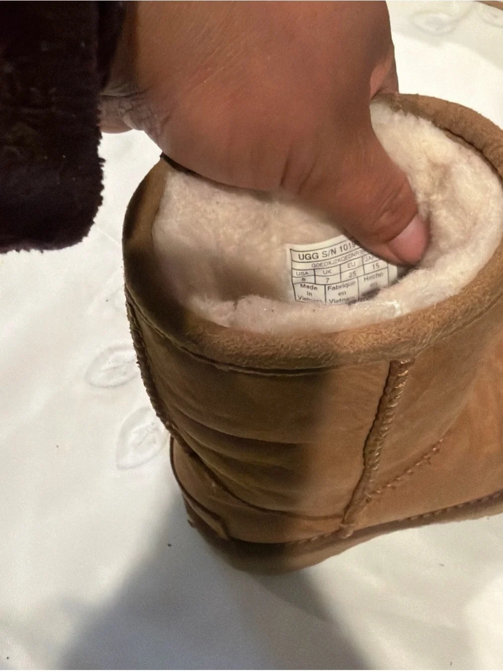 UGG Kids Chestnut Brown Shearling-Lined Mittens